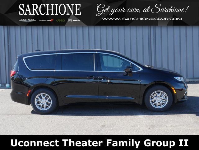 2026 Chrysler Pacifica Select in Diamond Black Crystal Pearlcoat — front three-quarter view