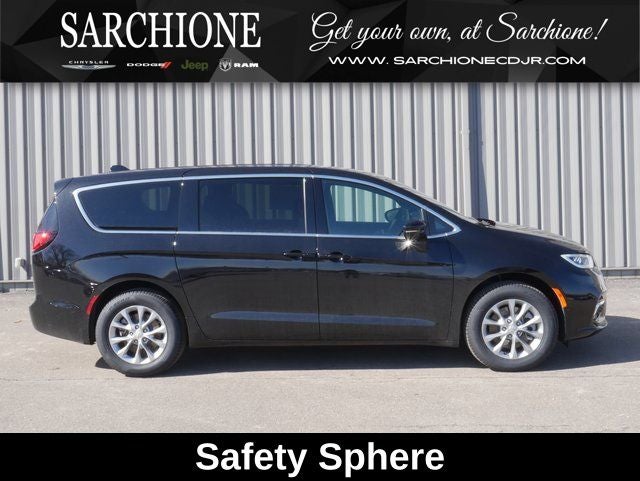 2026 Chrysler Pacifica Select in Diamond Black Crystal Pearlcoat — front three-quarter view
